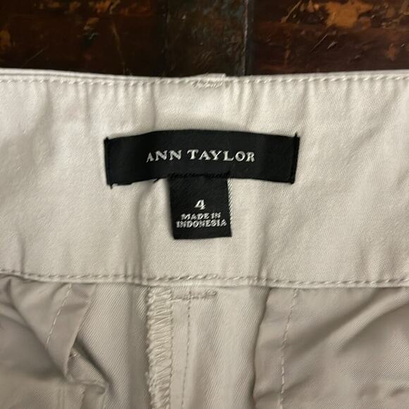 Ann Taylor Khaki Bermuda Shorts Size 4  11" inseam - Picture 3 of 4